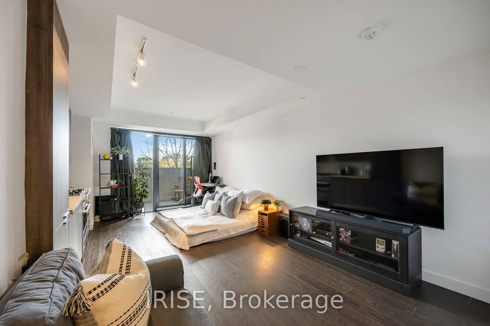 #416 - 160 Kingsway Crescent