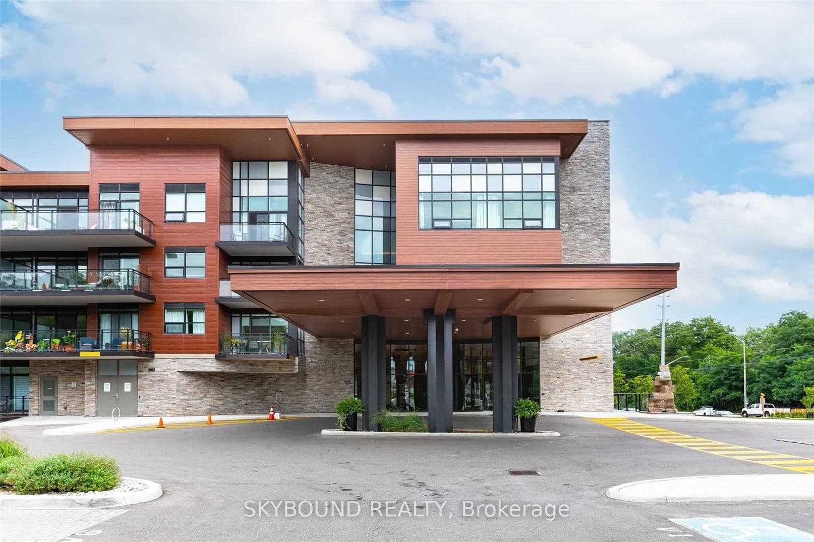 #143 - 1575 Lakeshore Road W