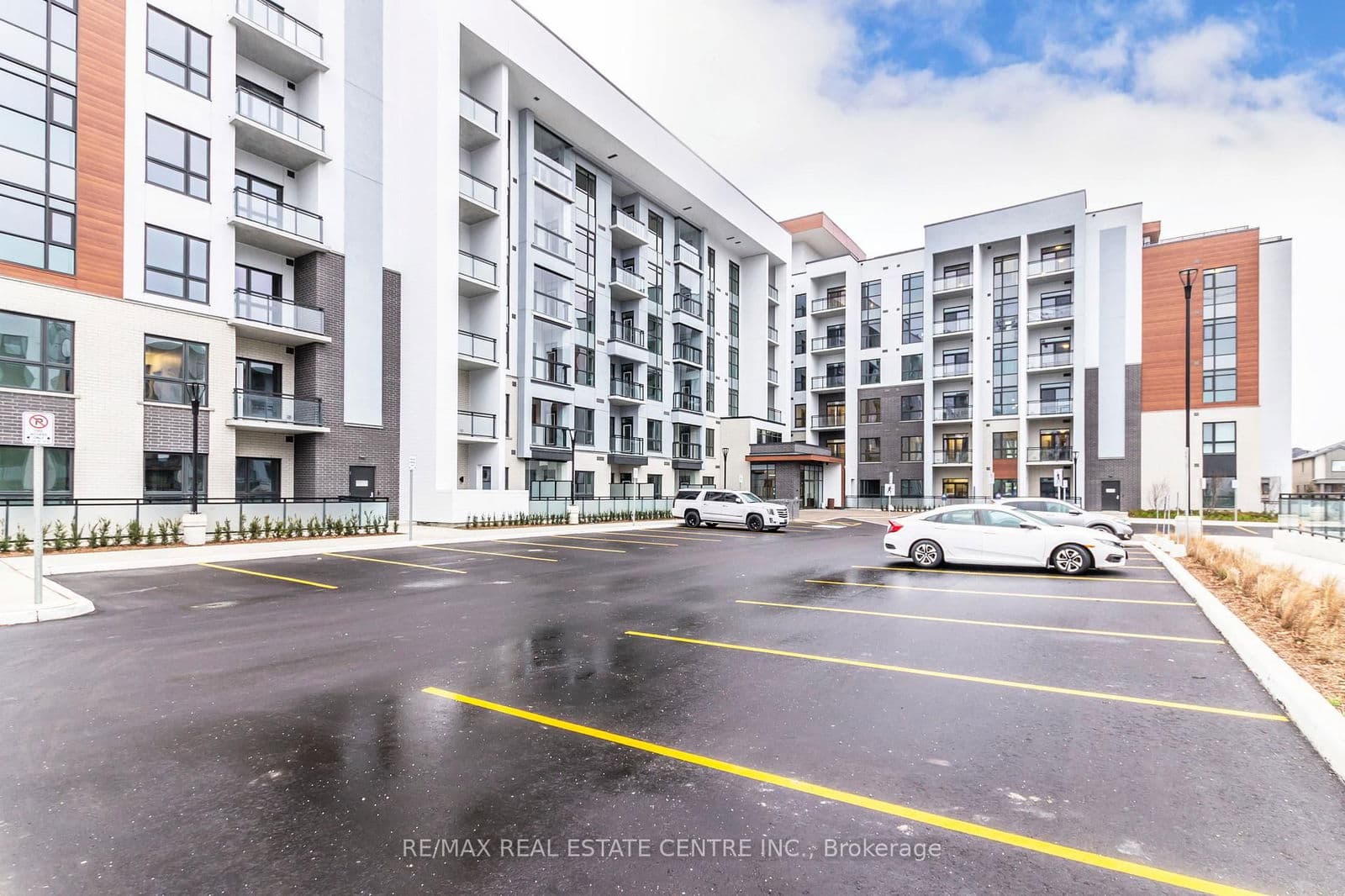 460 Gordon Krantz Avenue, Unit 207