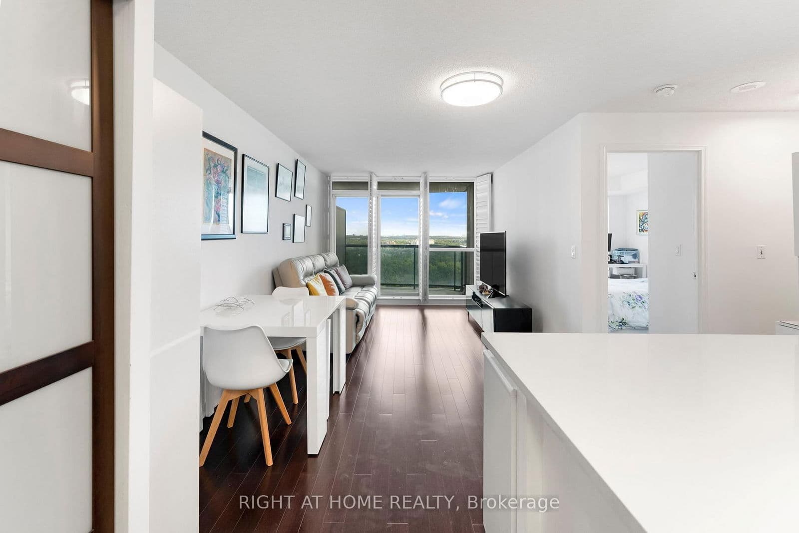 #1611 - 2545 Erin Centre Boulevard