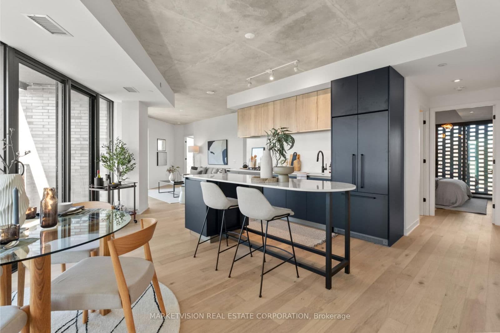 #405 - 2625 Dundas Street W