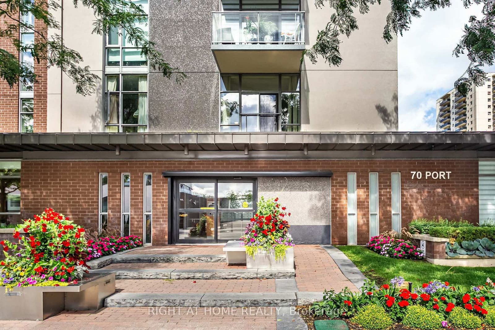 #405 - 70 Port Street E