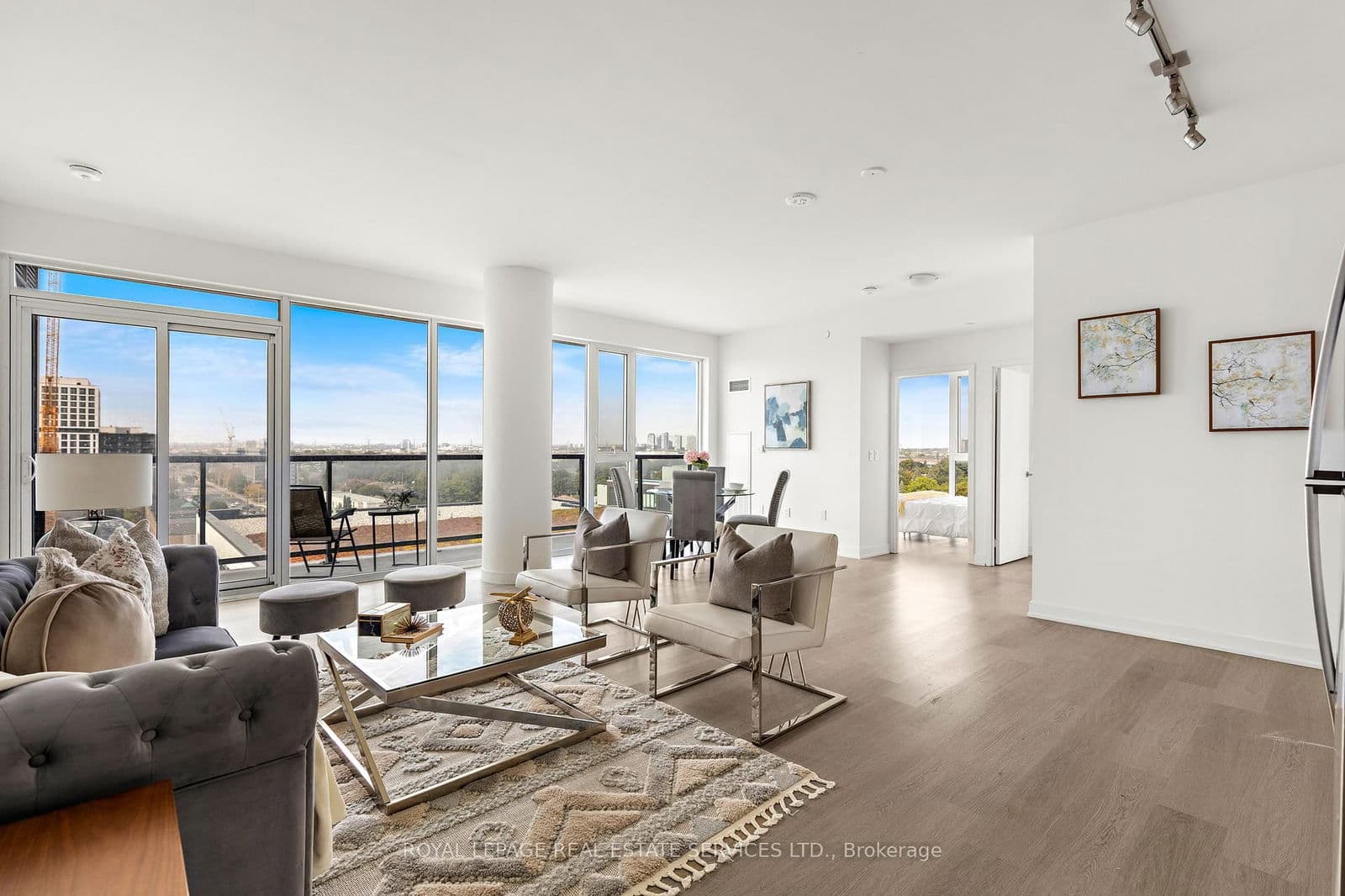 859 The Queensway, Unit 907