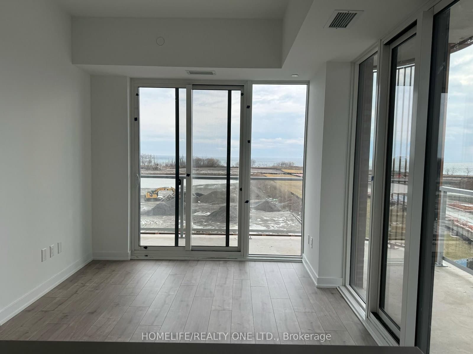 #421 - 220 Missinnihe Way