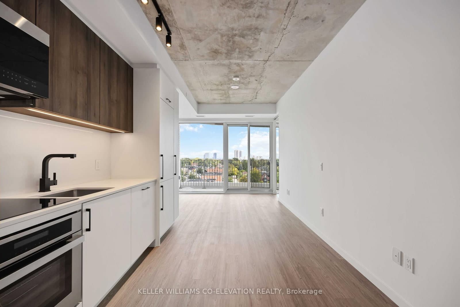 689 The Queensway Street, Unit 622