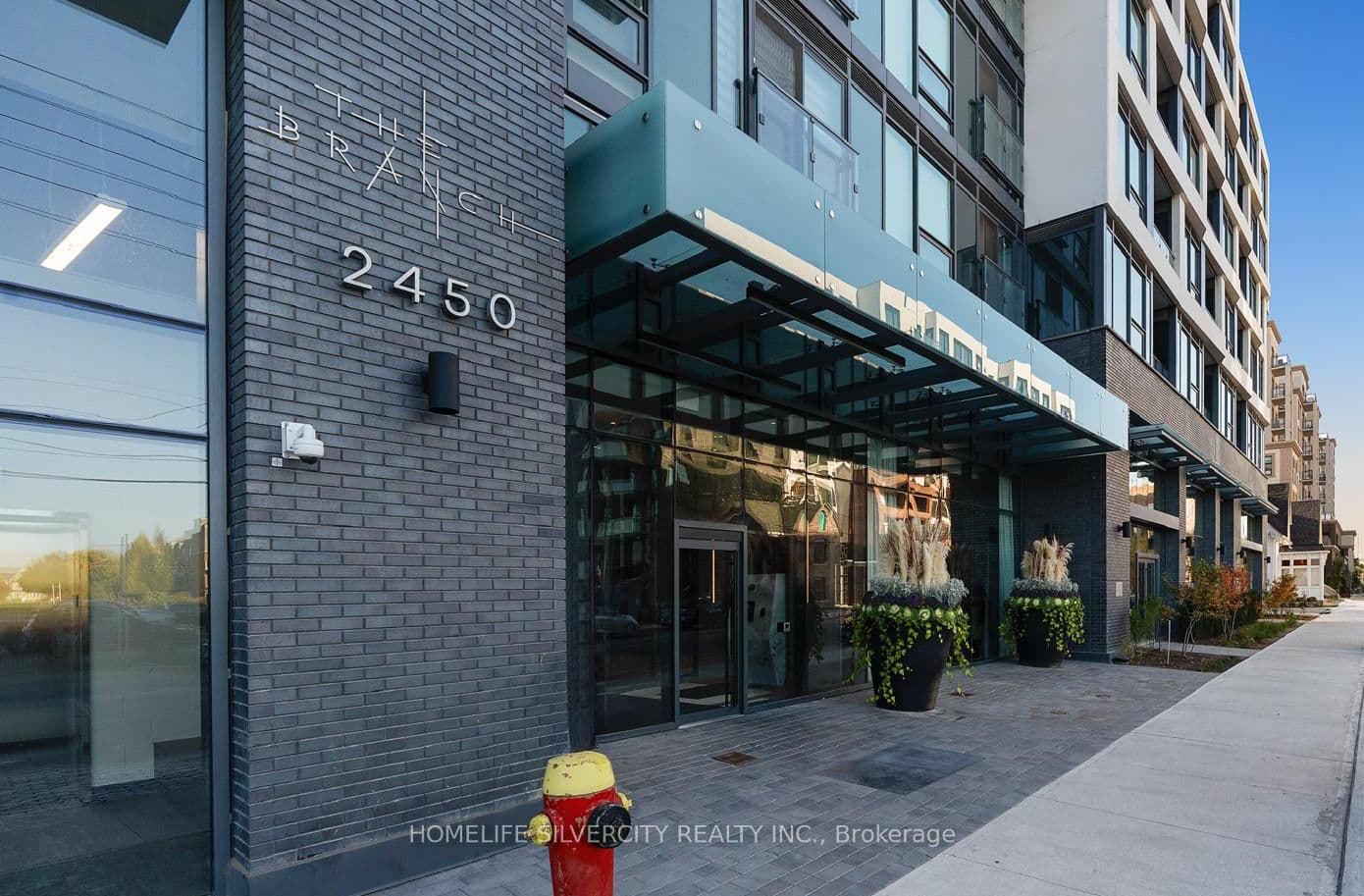 #811 - 2450 Old Bronte Road