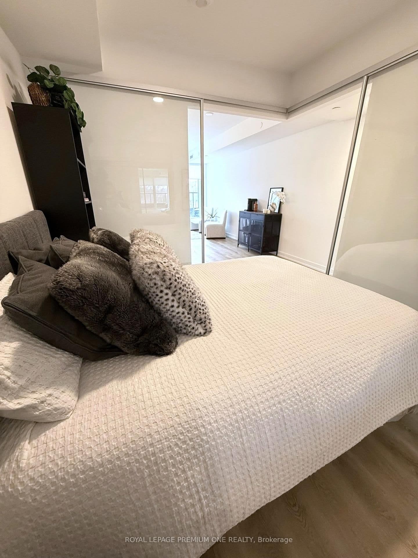 6 Chartwell Road, Unit 319