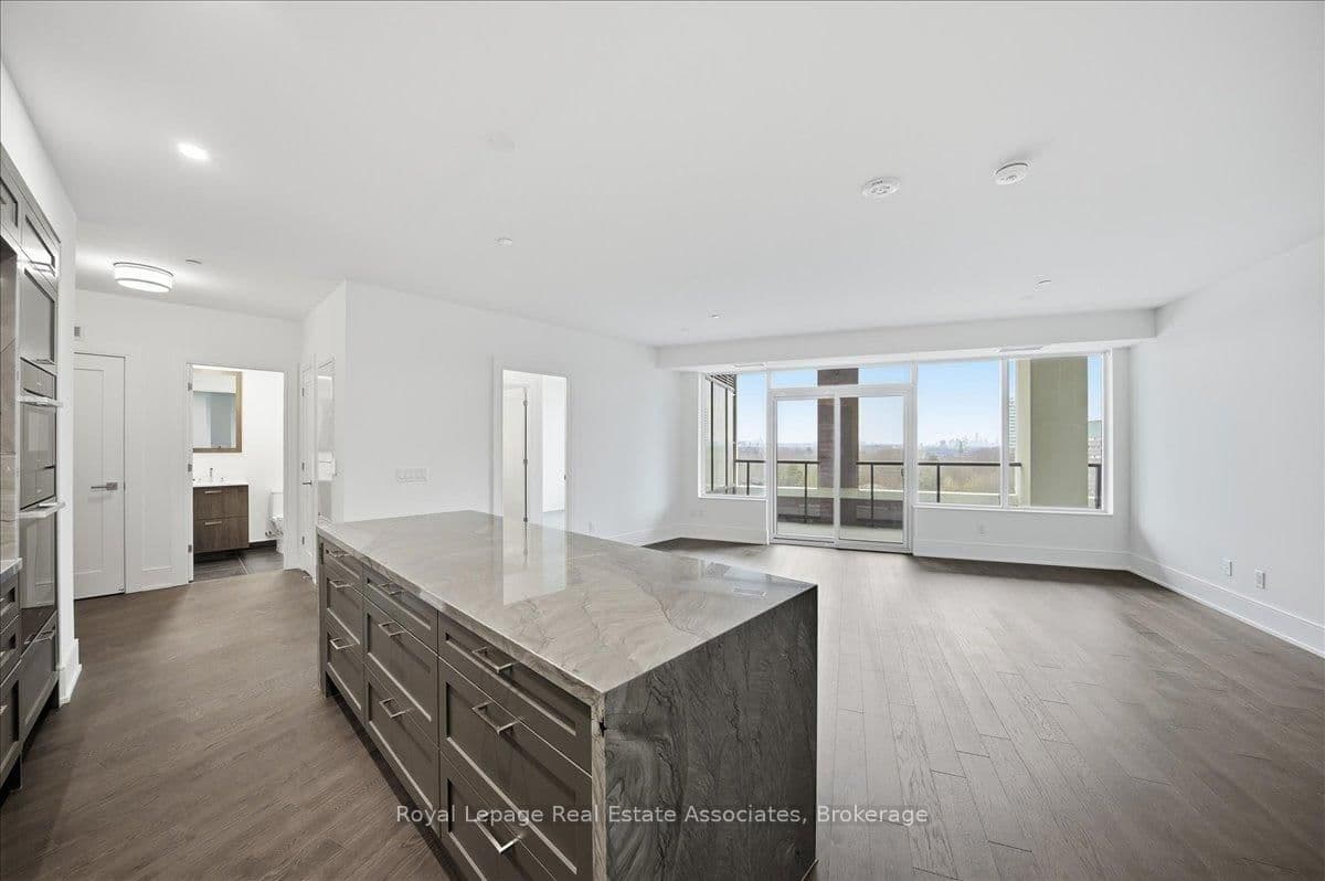 259 The Kingsway, Unit 725