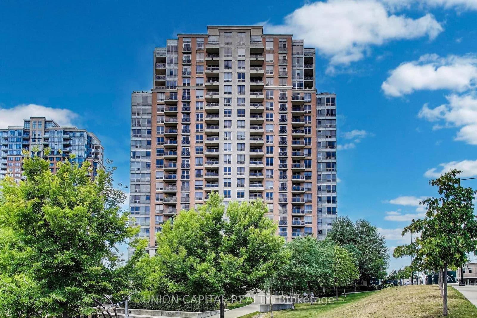 5229 Dundas Street W, Unit 1104