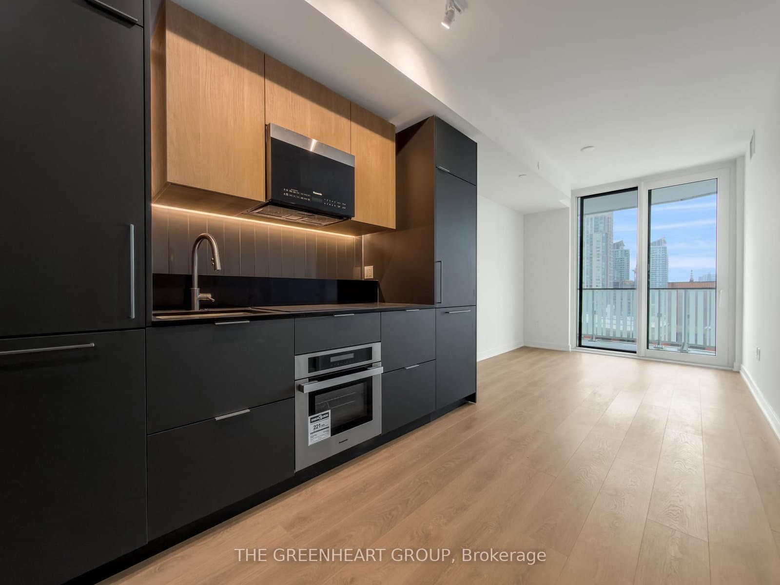 1 Fairview Road E, Unit 1105