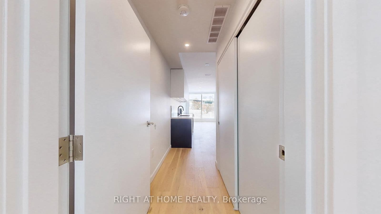 3122 Dundas Street W, Unit Unit 4