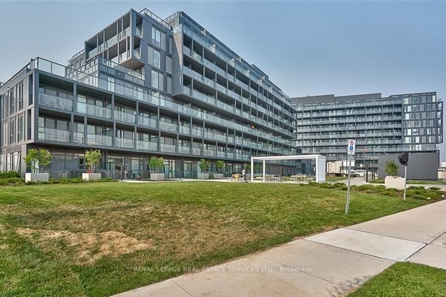 #A318 - 3210 Dakota Common