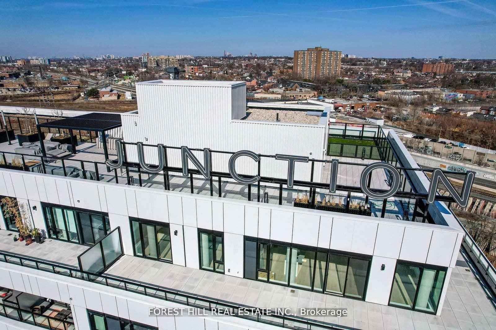 #401 - 2720 Dundas Street W