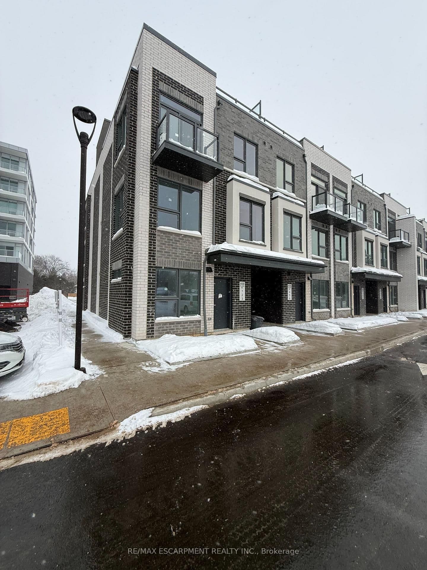 498 Plains Road E, Unit TH01