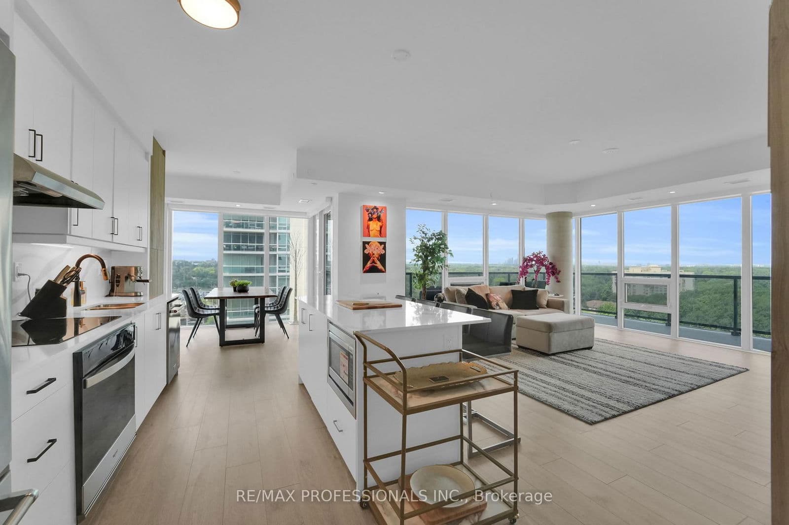 #1402 - 1035 Southdown Road