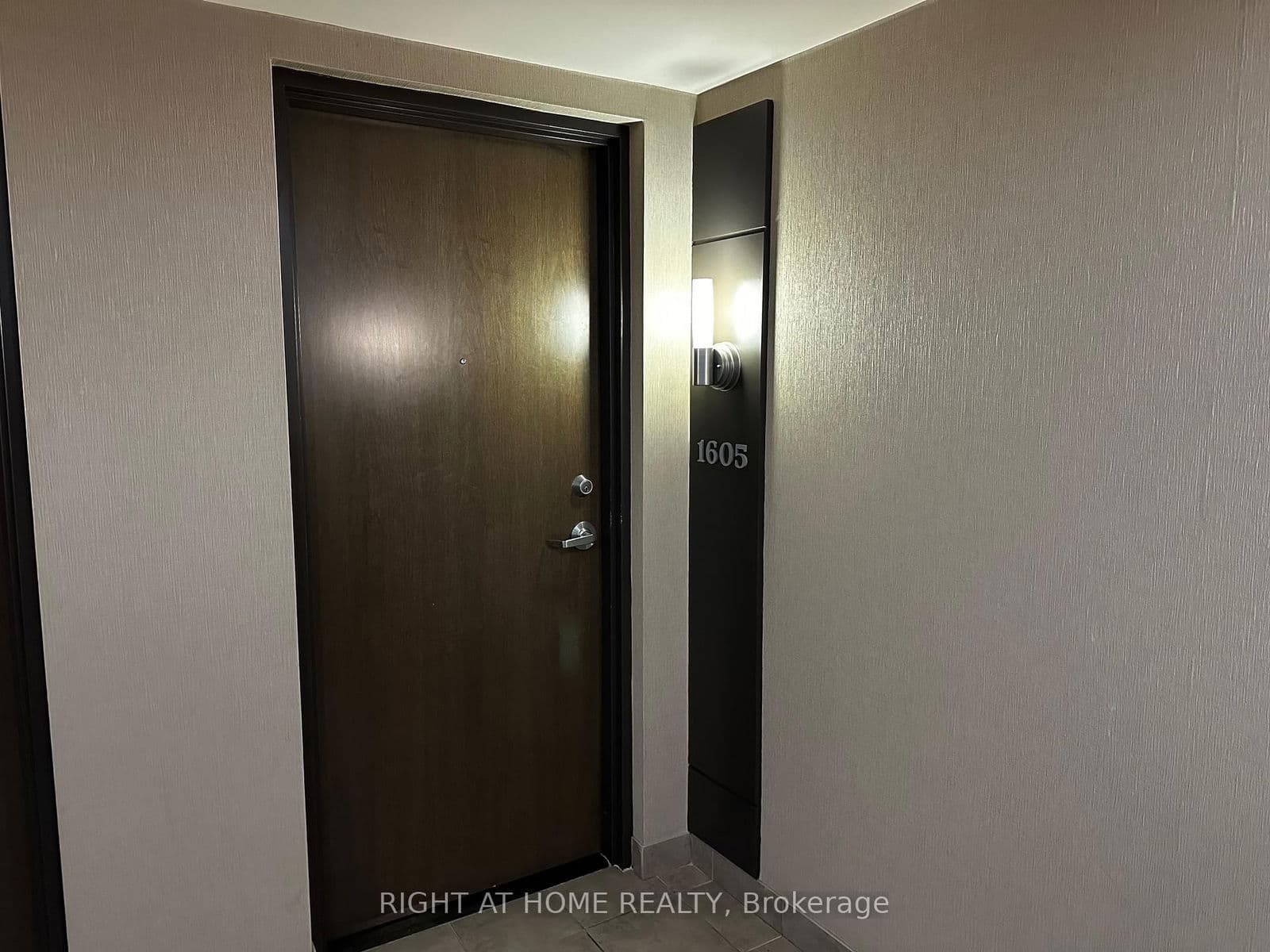 9 George Street N, Unit 1605