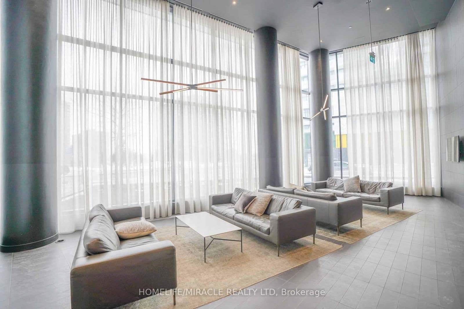 #522 - 3900 Confederation Parkway