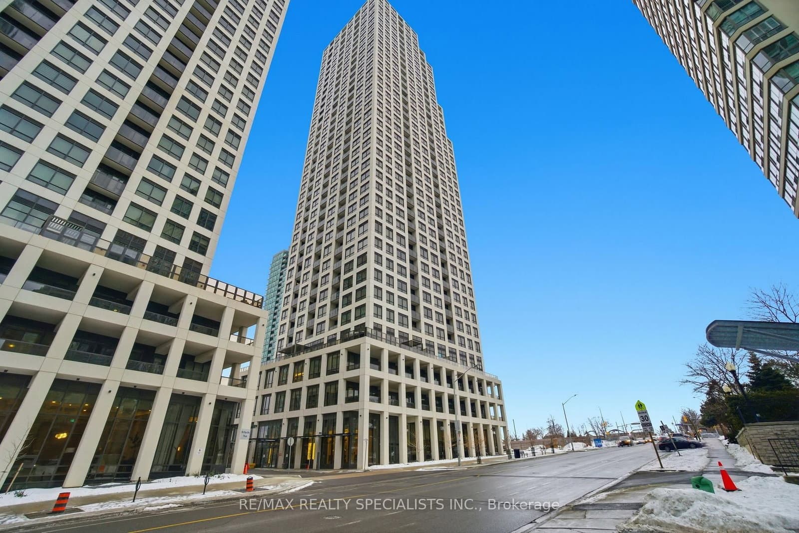 36 Elm Drive W, Unit 609