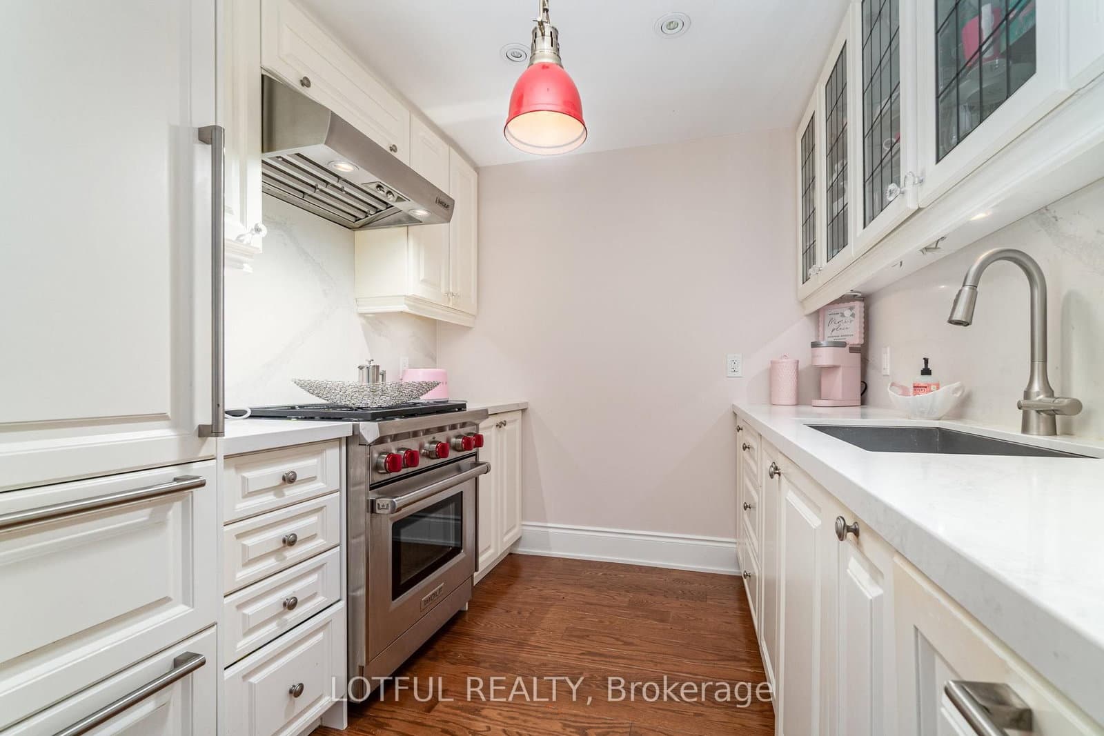 #711 - 3500 Lakeshore Road W