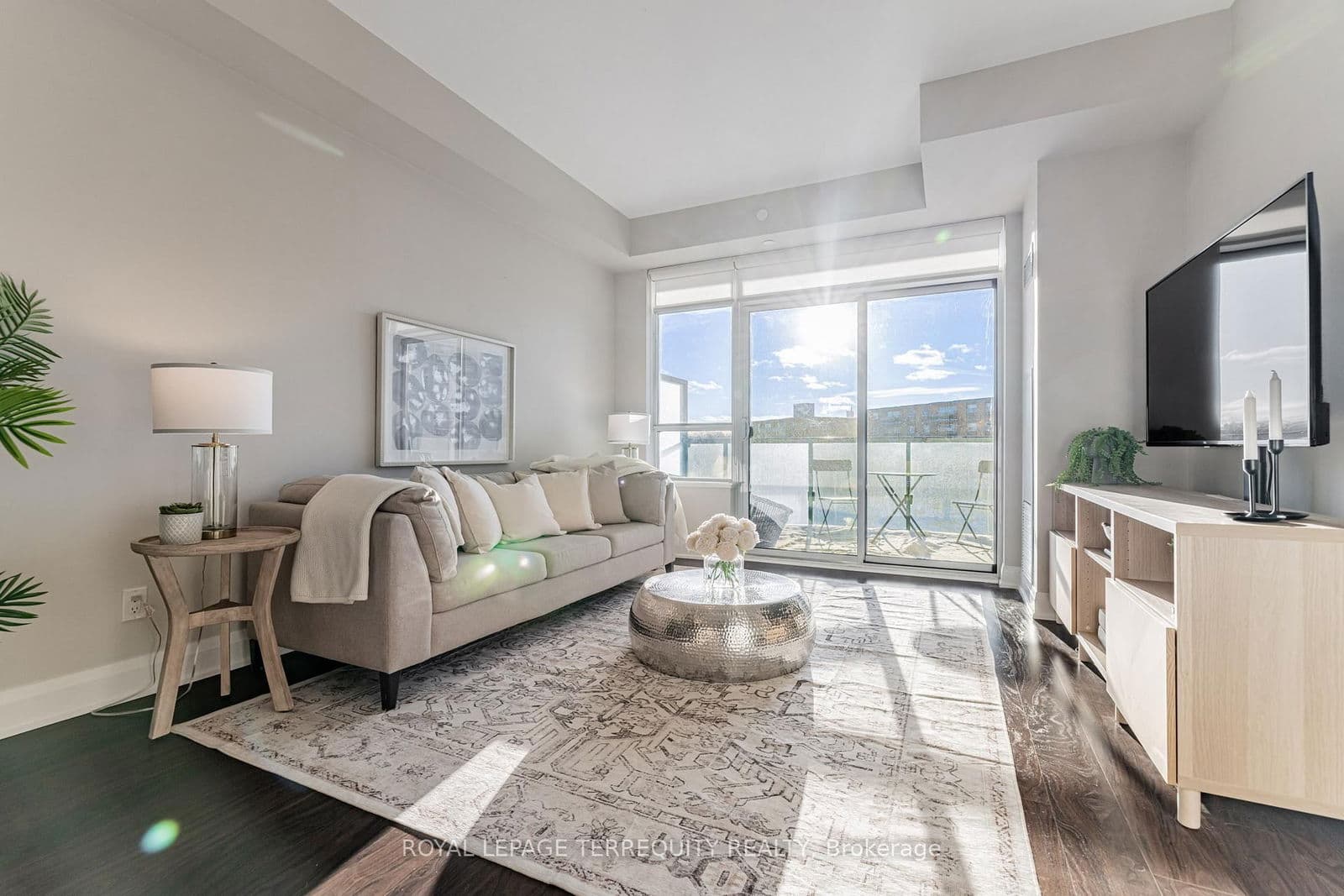 #401 - 35 Fontenay Court