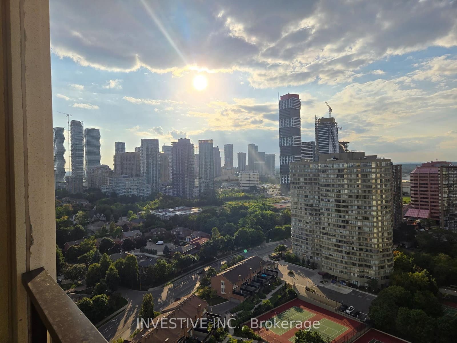 36 Elm Drive W, Unit 2110