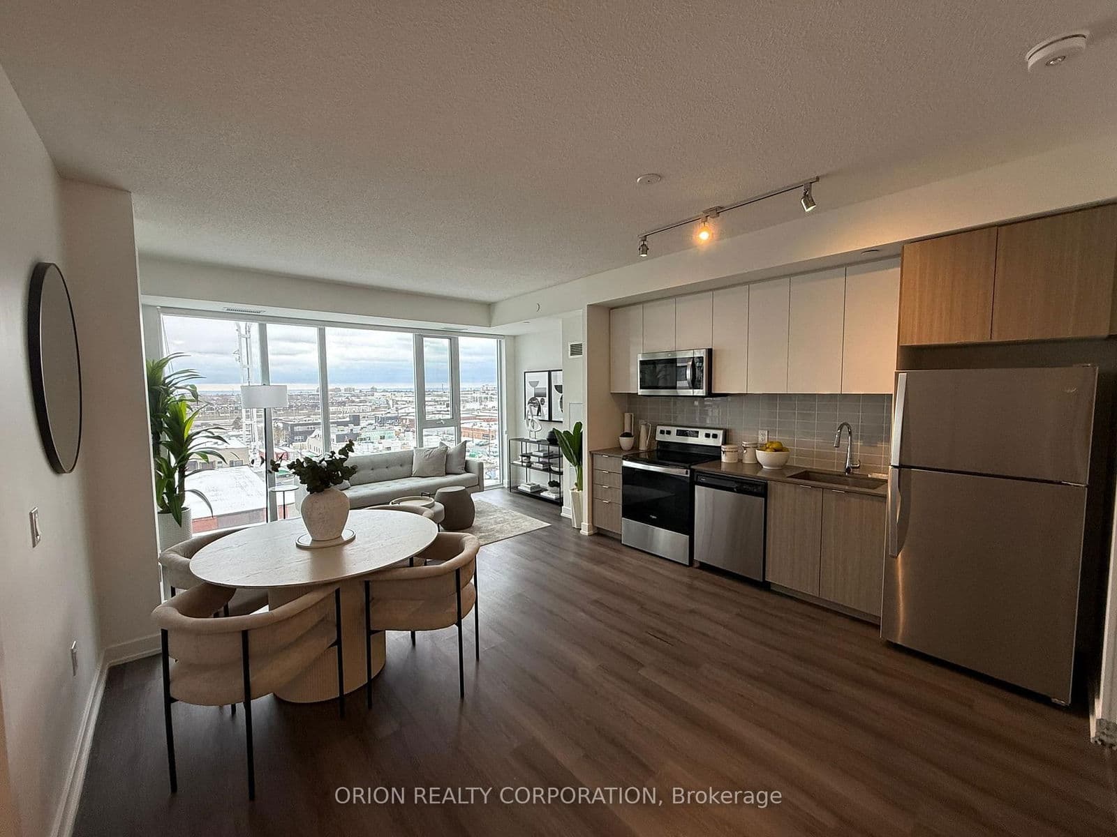 859 The Queensway, Unit 613