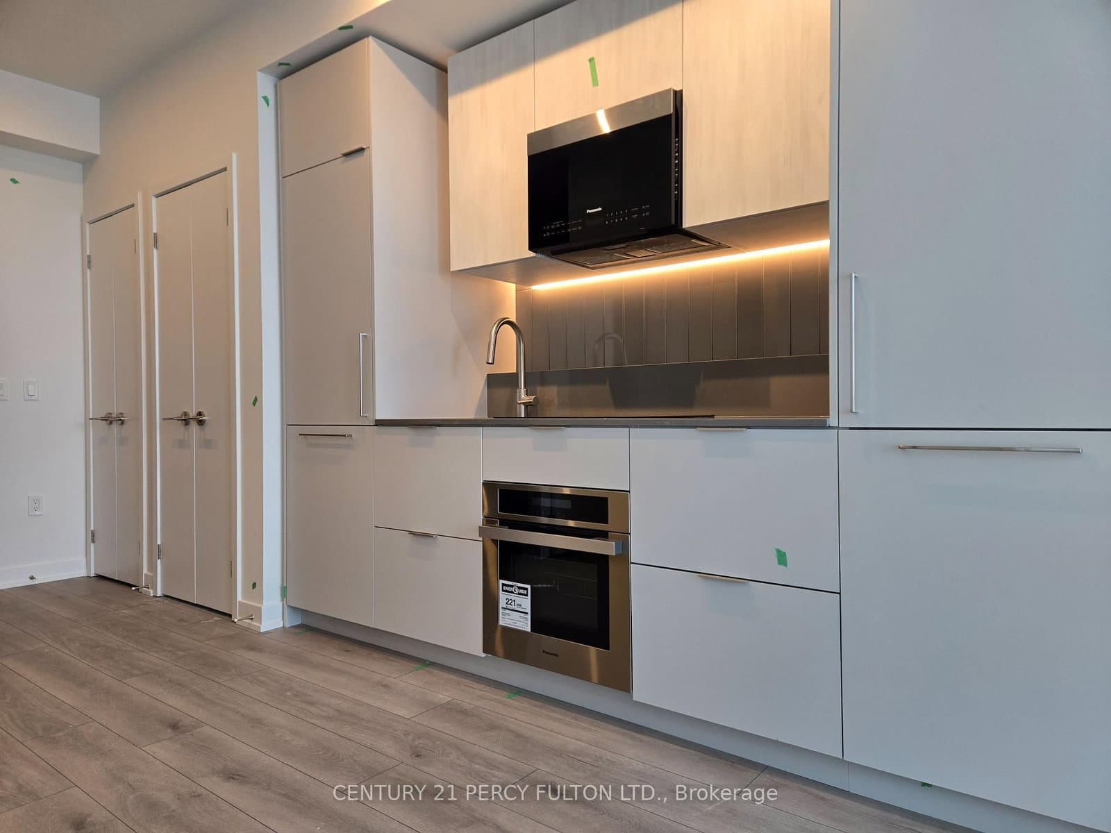 1 Fairview Road E, Unit 1905