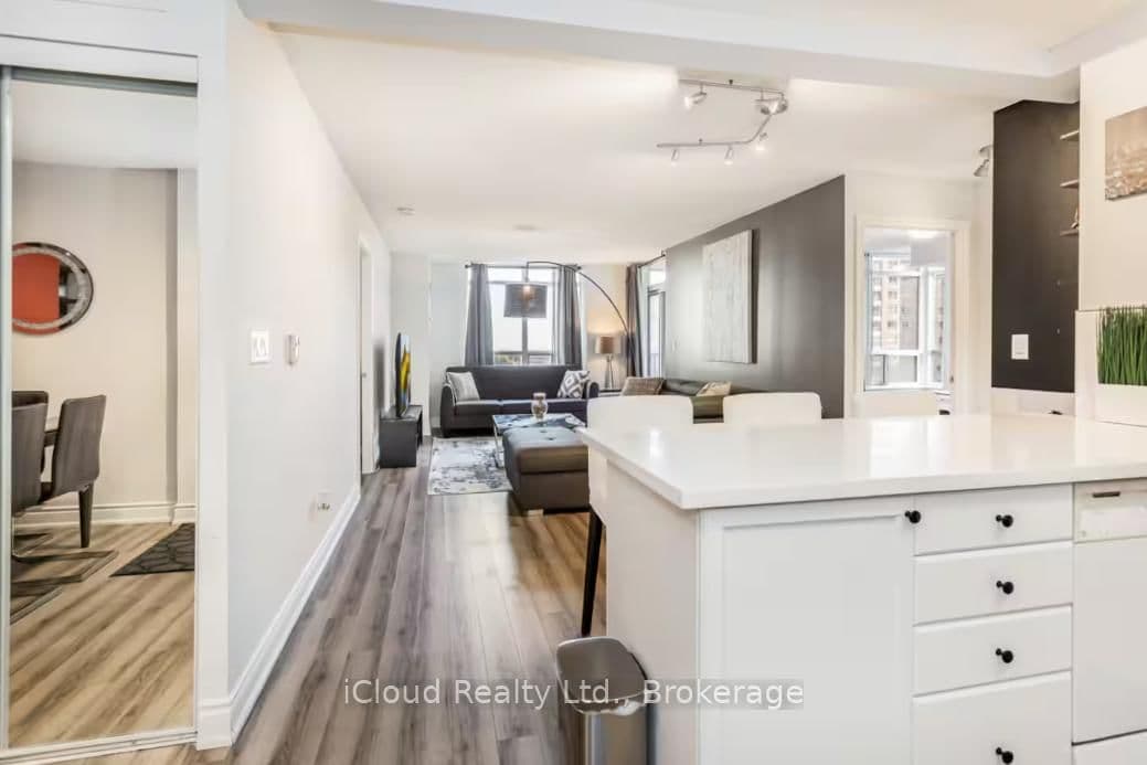 3888 Duke Of York Boulevard, Unit 933