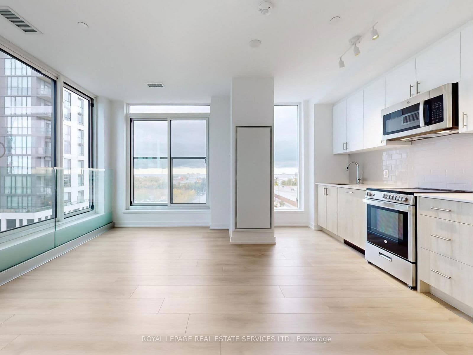 #614 - 1195 The Queensway