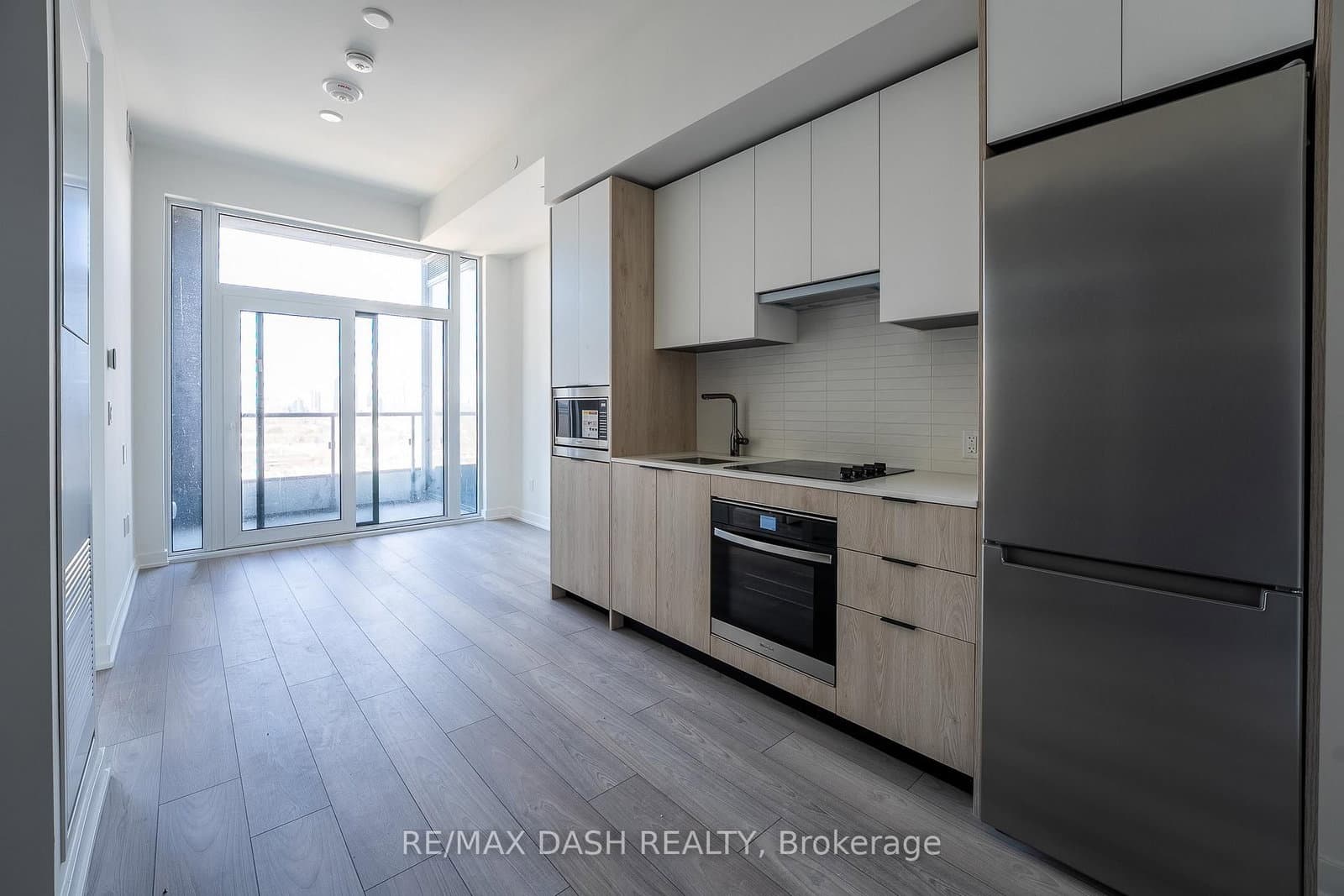 1007 THE QUEENSWAY Avenue, Unit 812