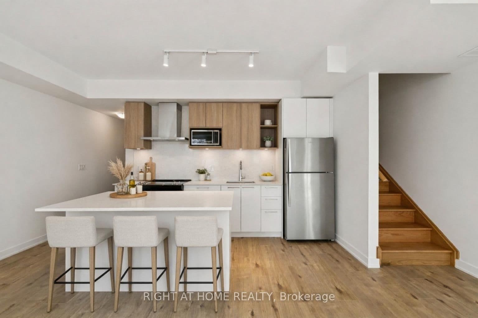 496 Plains Road E, Unit TH30 (unit# 9)