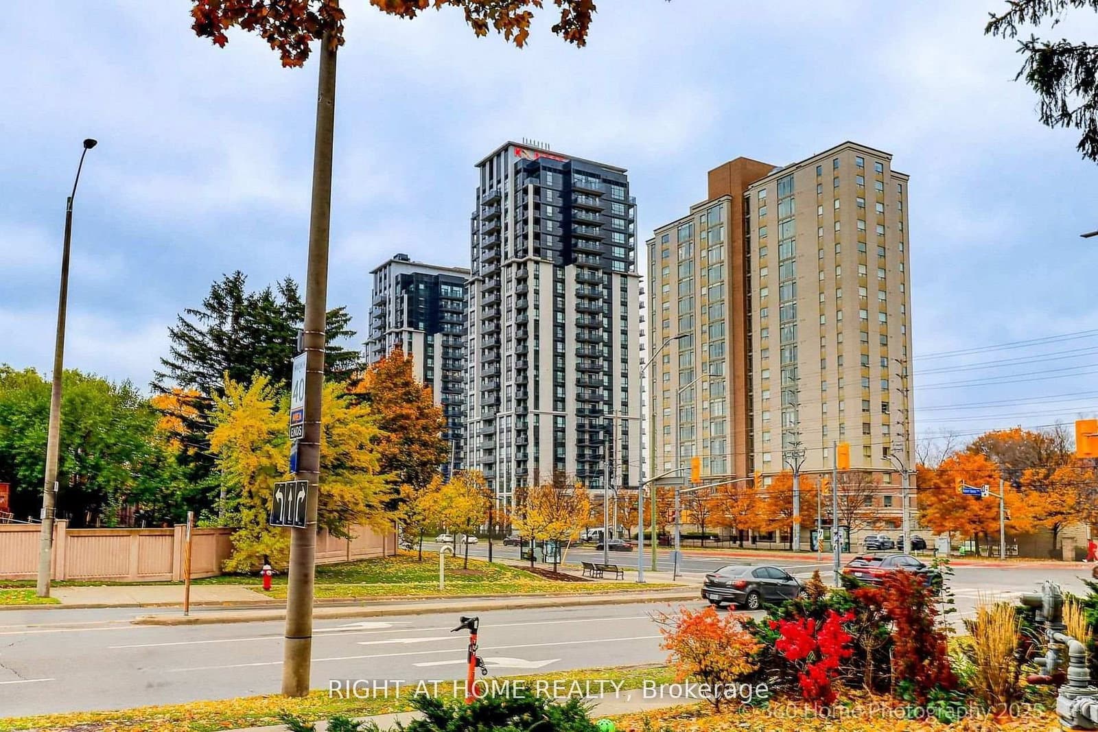202 Burnhamthorpe Road E, Unit 605