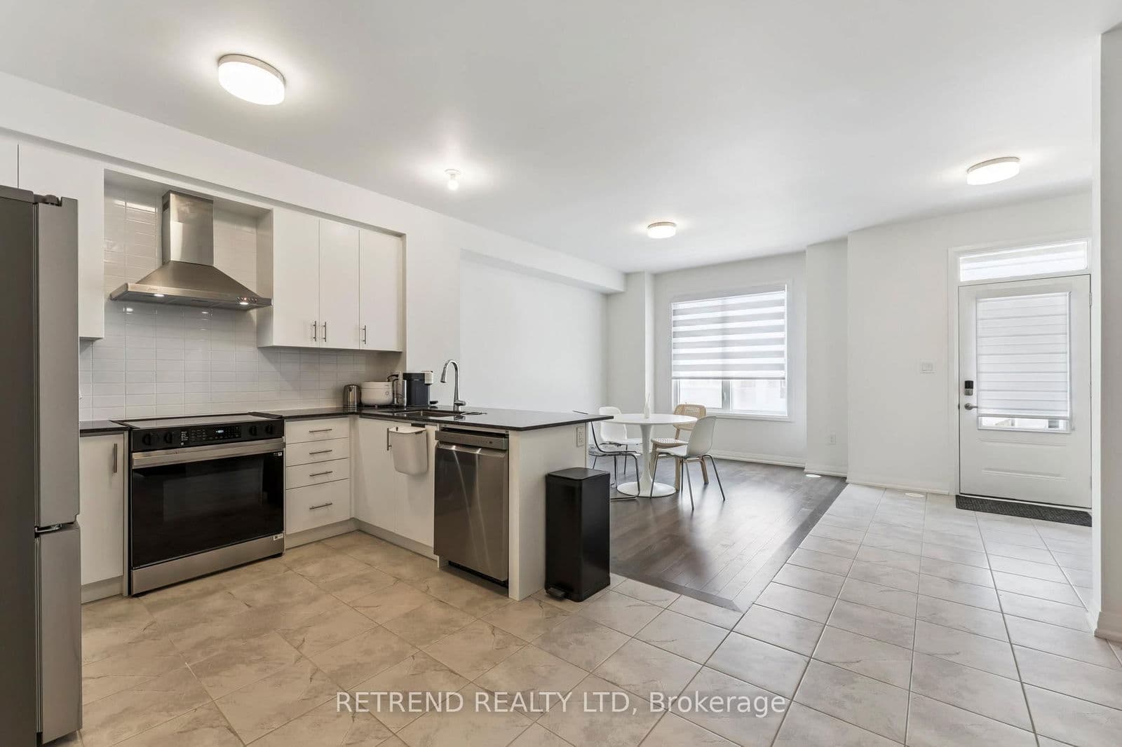 17 Moosehead Drive W