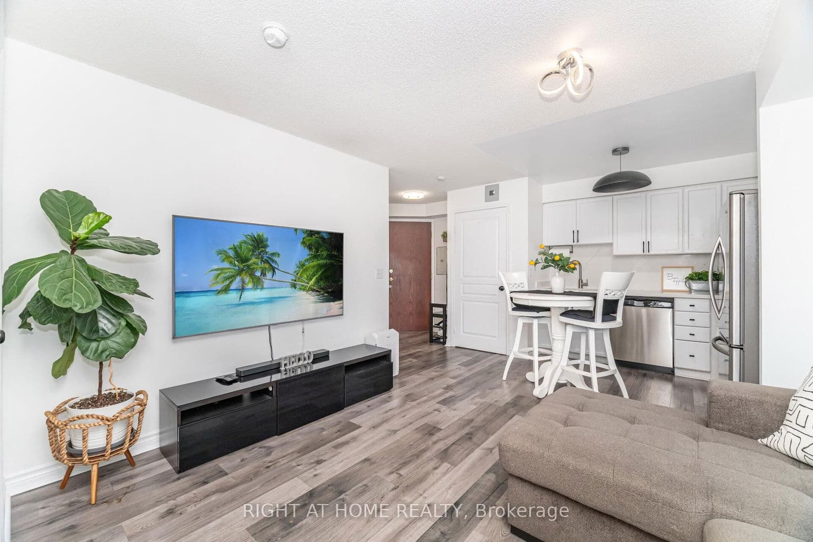 #1211 - 2545 Erin Centre Boulevard