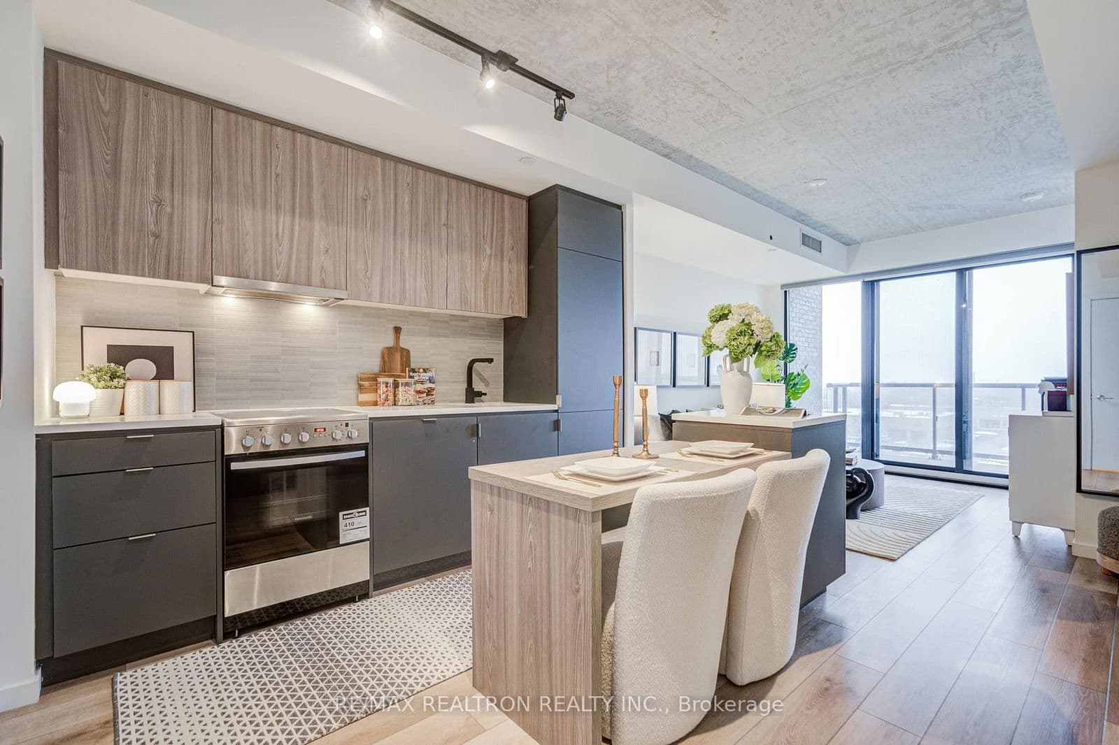 #518 - 7 Smith Crescent