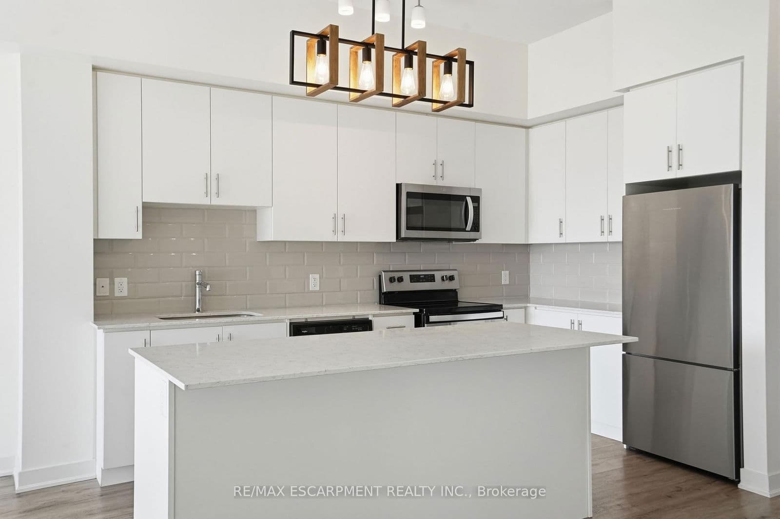 #618 - 320 E Plains Road