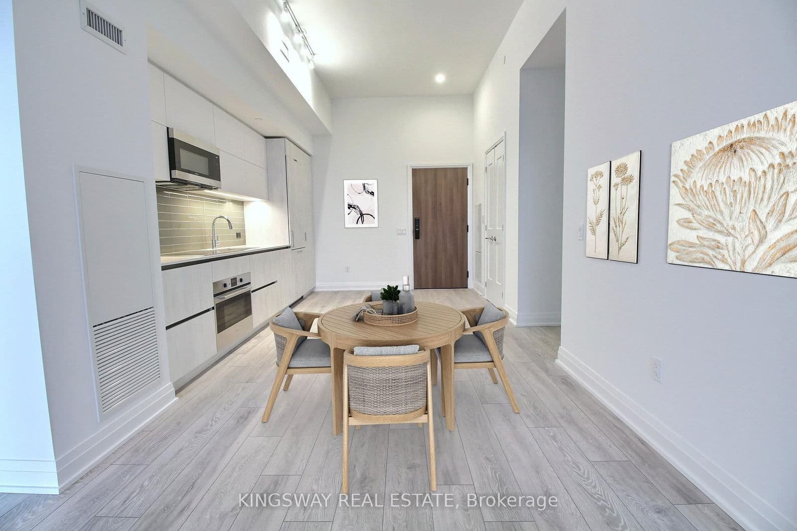 #708 - 21 Park Street E