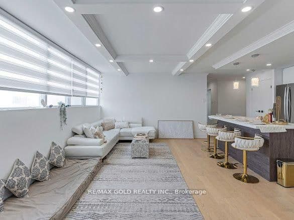 #2108 - 3700 Kaneff Crescent