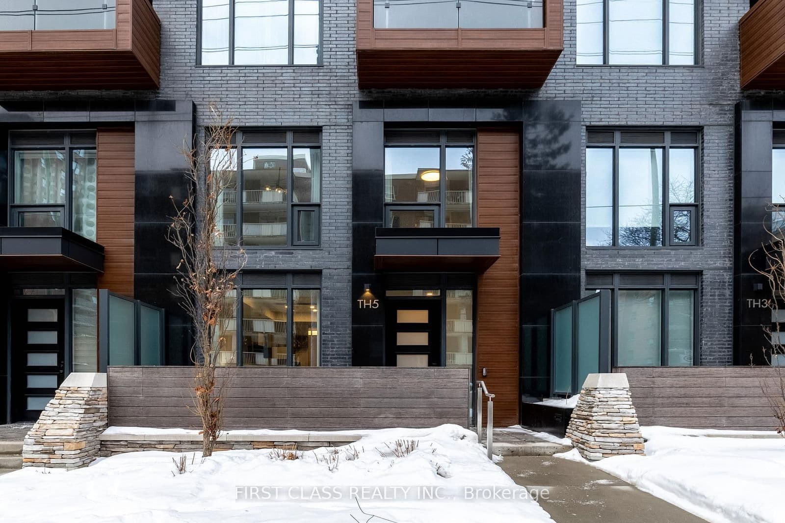 21 Park Street E, Unit TH05