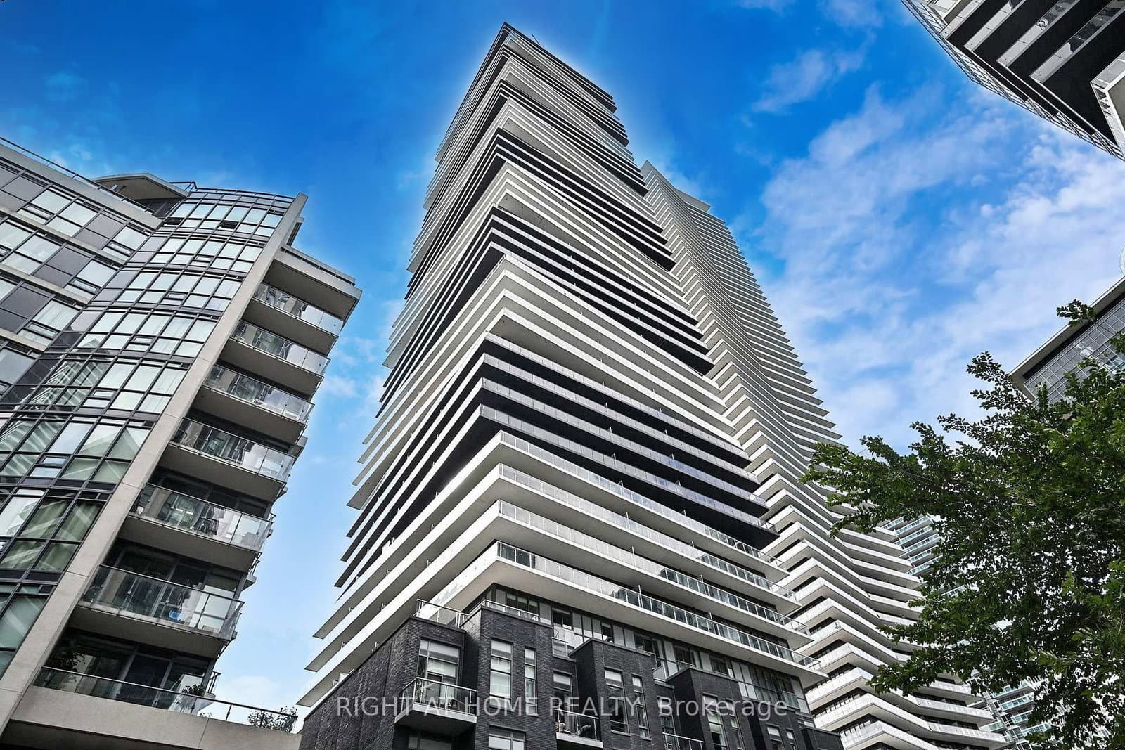 56 Annie Craig Drive, Unit 4902