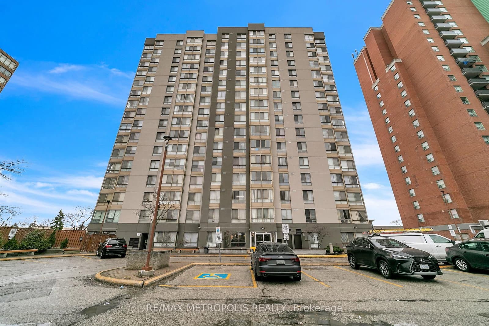 #1604 - 2470 Eglinton Avenue W