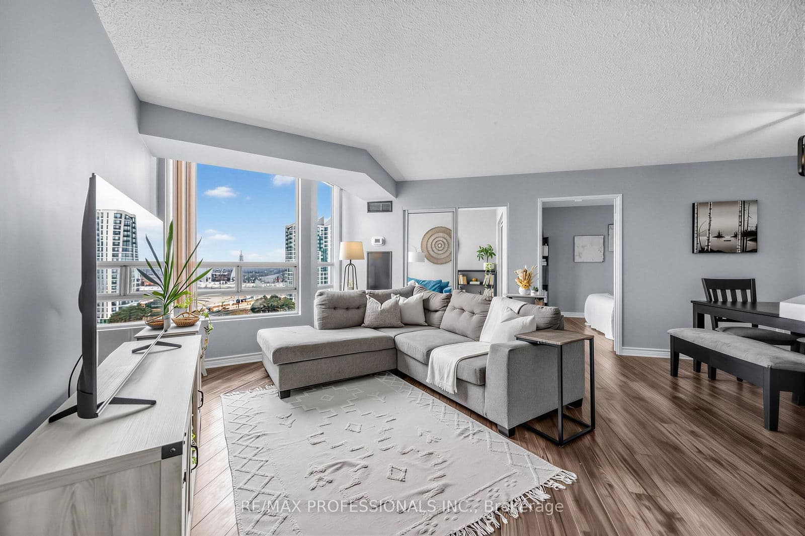 #1410 - 50 Kingsbridge Garden Circle