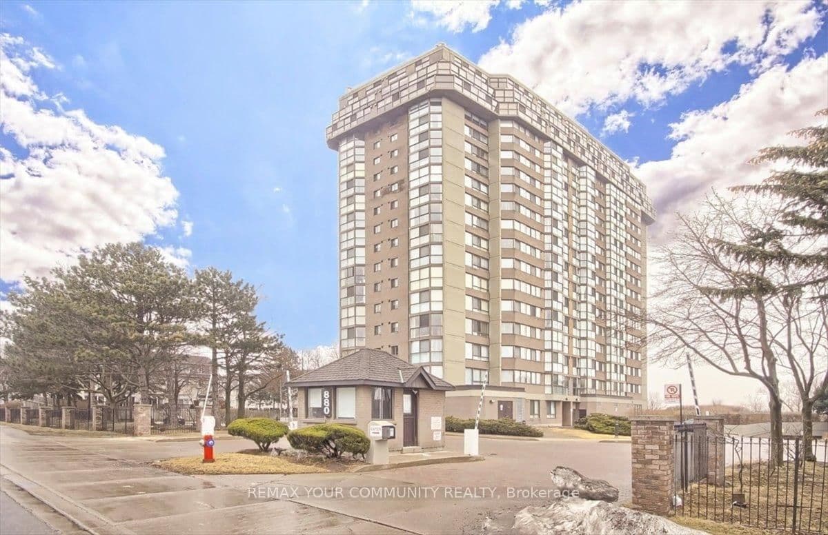 #UpH 02 - 880 Dundas Street