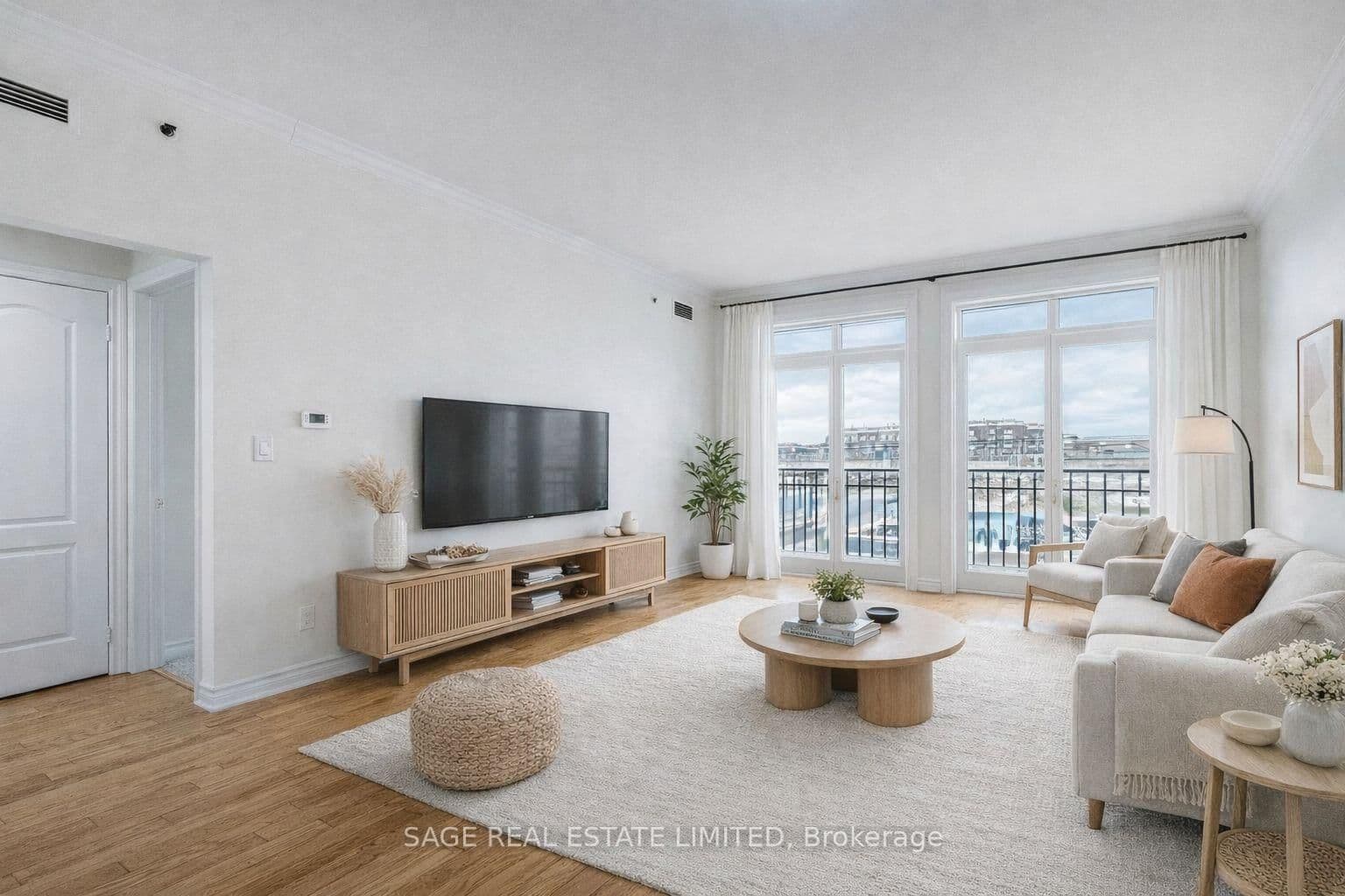 3531 Lake Shore Boulevard W, Unit 202