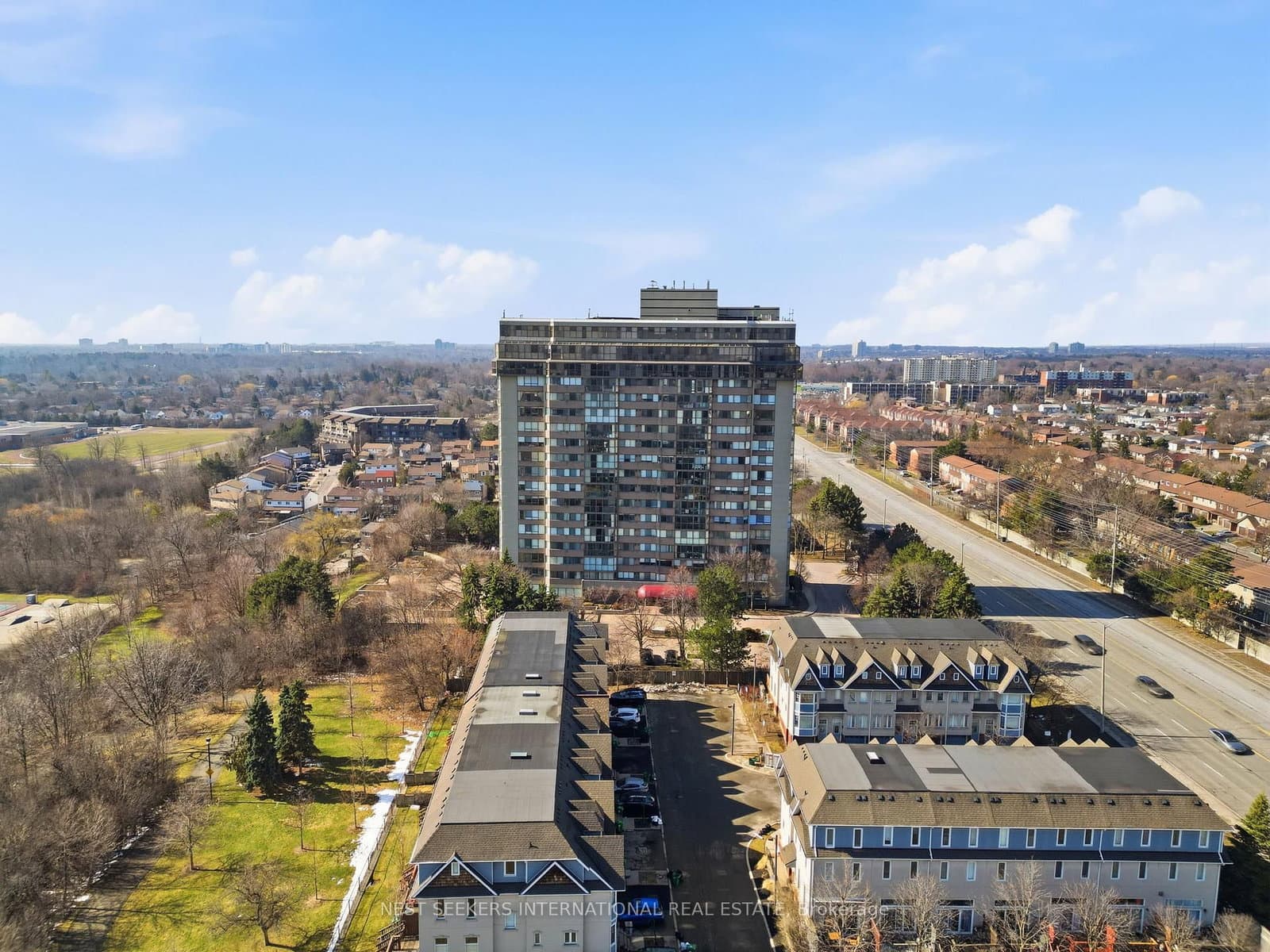 #1604 - 880 Dundas Street W
