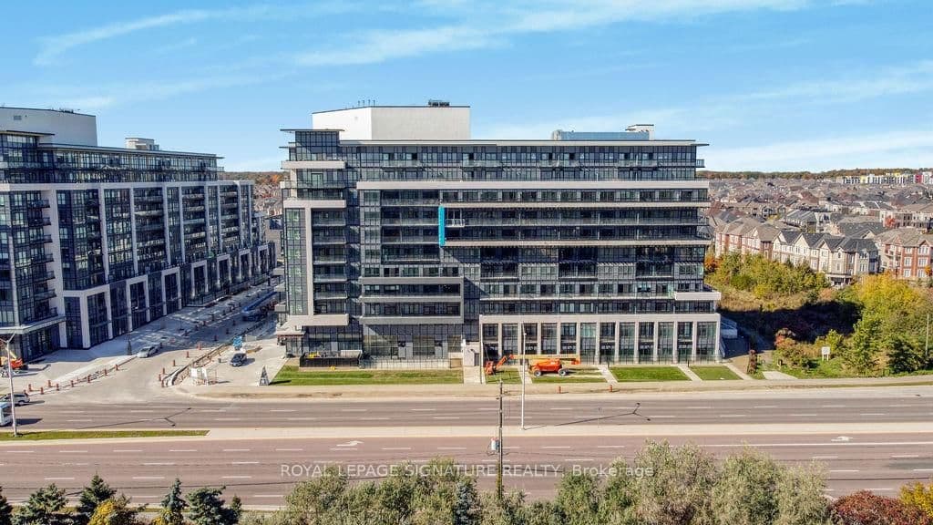 395 Dundas Street W, Unit 402