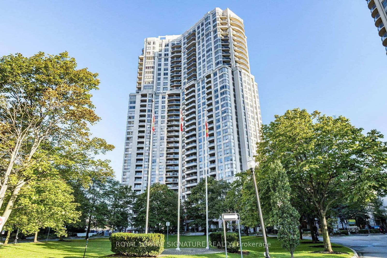 #408 - 35 Kingsbridge Garden Circle