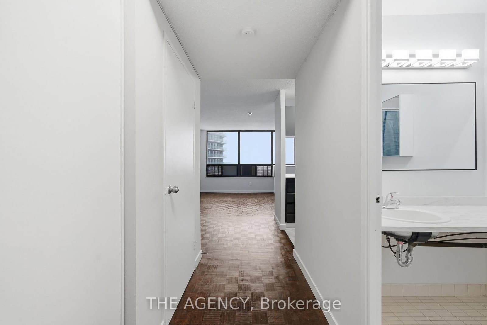 #1913B - 2360 Dundas Street W