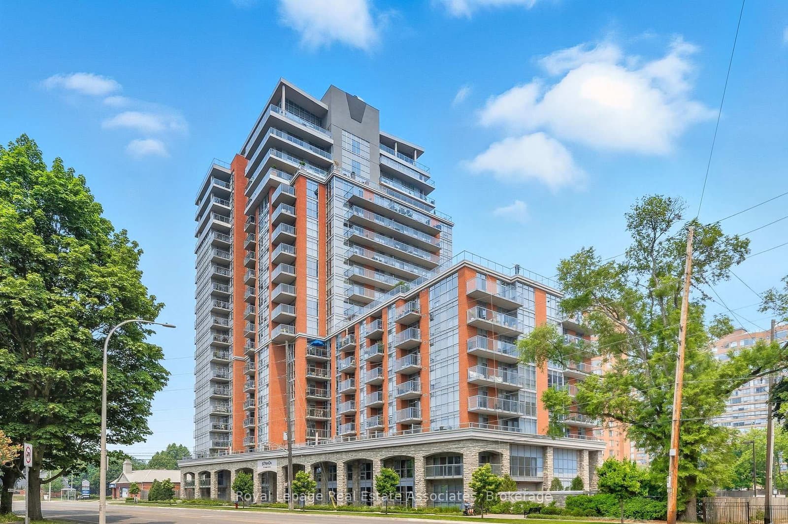 #1407 - 551 Maple Avenue