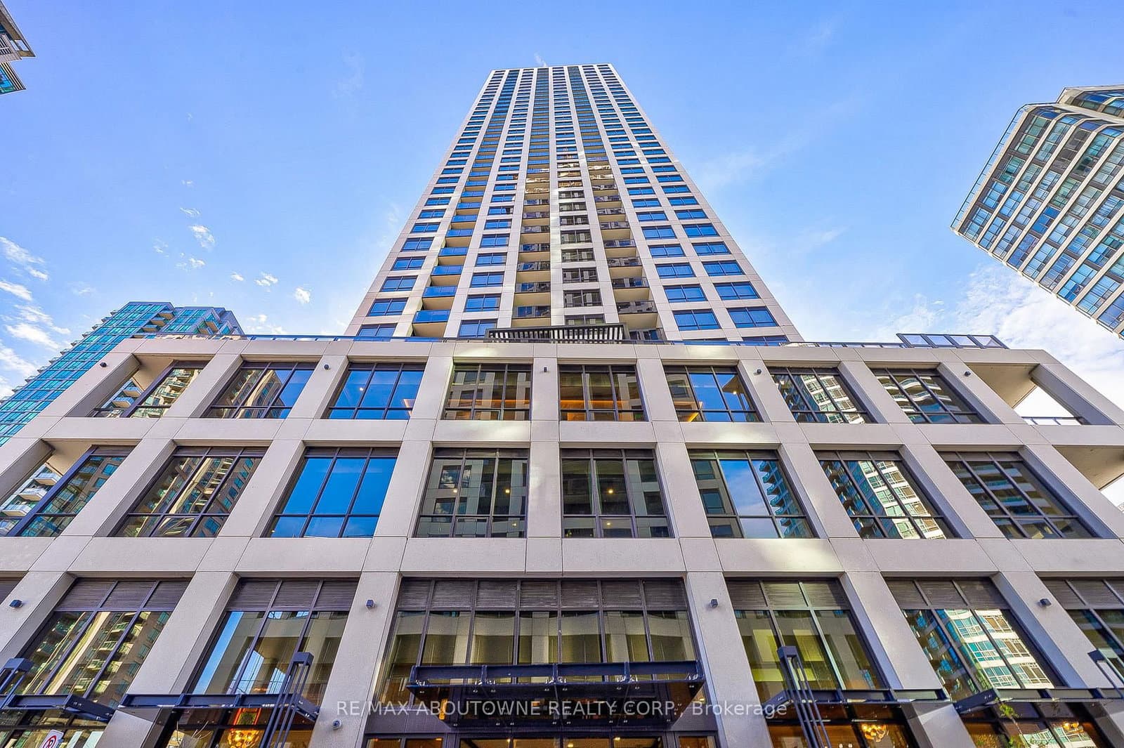 36 Elm Drive W, Unit 2604